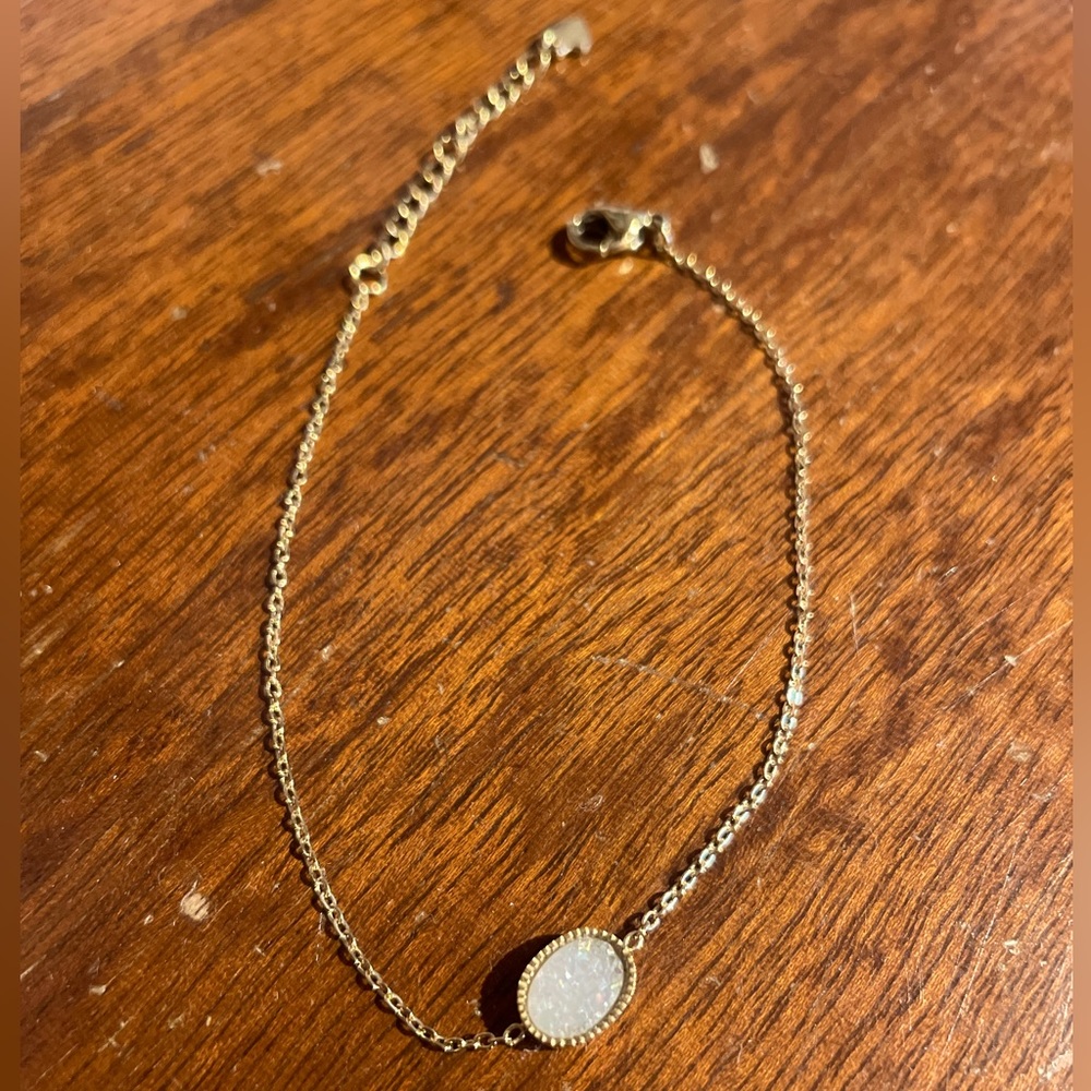 Dainty gold bracelet with Opal coloured stone!